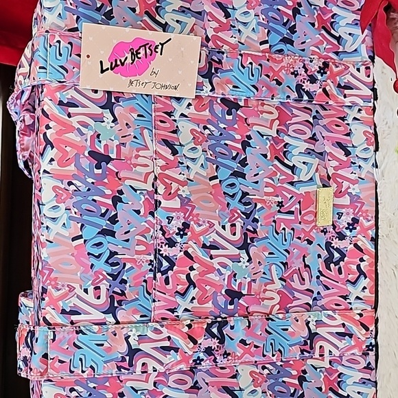 NWT PINK/MULTICOLOR QUILTED NYLON GRAFFITI LVU BETSEY  WEEKENDER - Picture 2 of 6